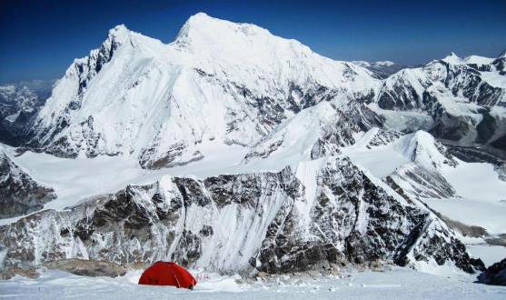 mike_horn_makalu_summit